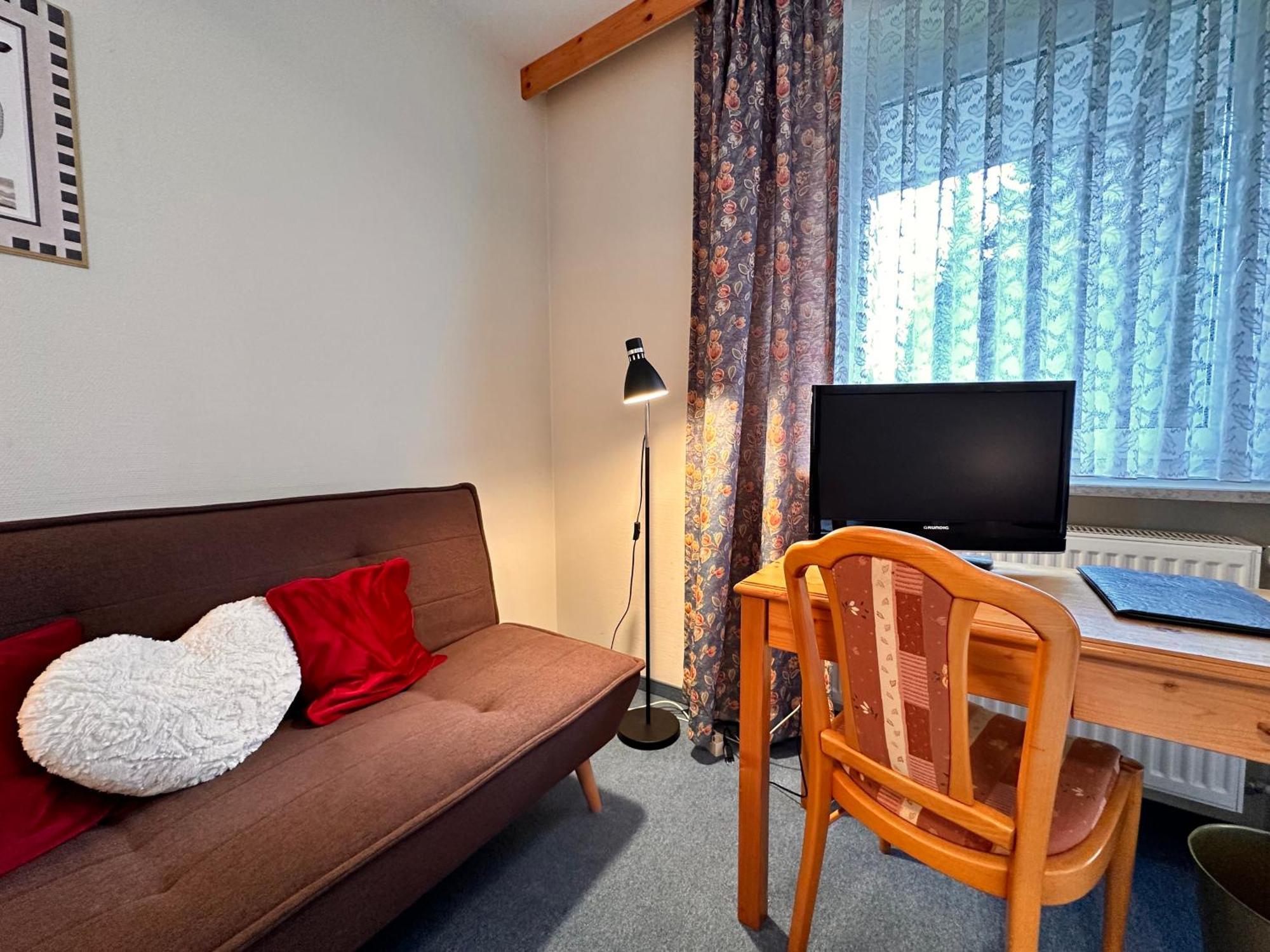 Pension Zum Loewen, Parkplatz, Fruehstueck, Wlan, Zentral Bad Steben Kültér fotó
